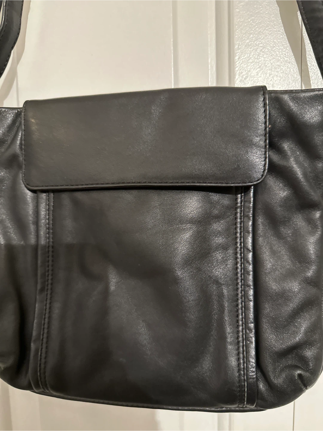 Soft black leather purse with shoulder straps - photo 2