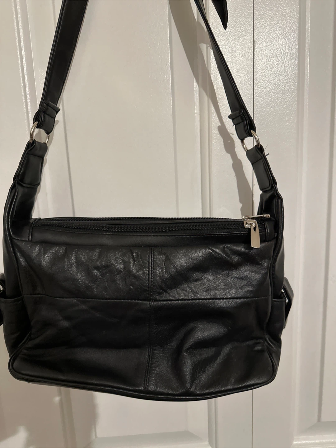 Casual black leather handbag for the ready to go - photo 2