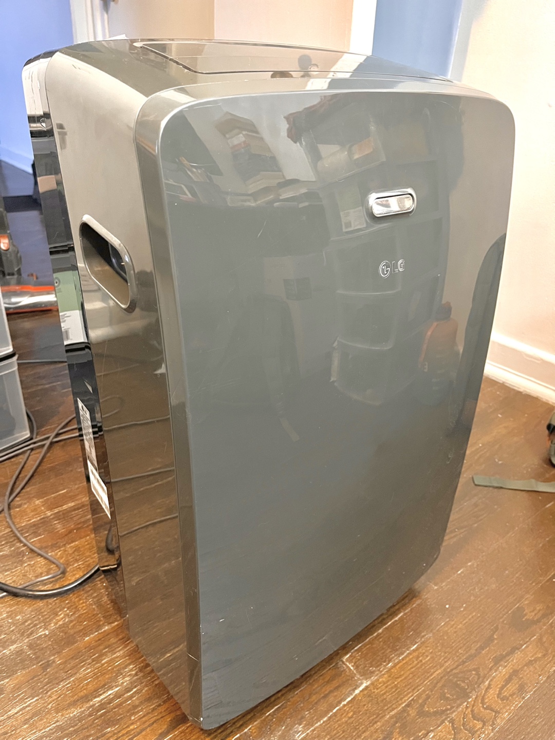 LG Portable Air Conditioner 12000 BTU with Remote and Window Kit