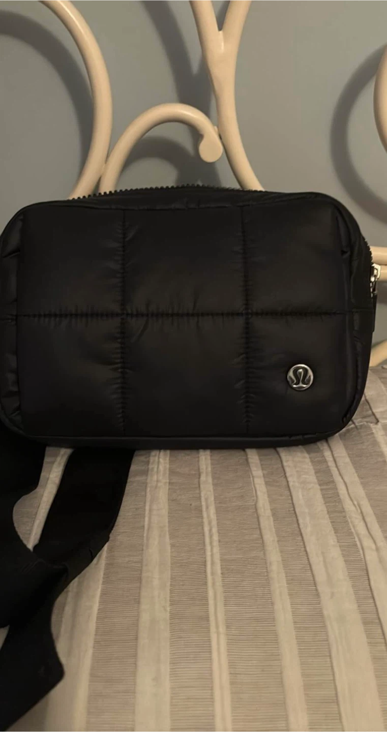 Lululemon Everywhere Belt Bag 2L hand warmer tags still on