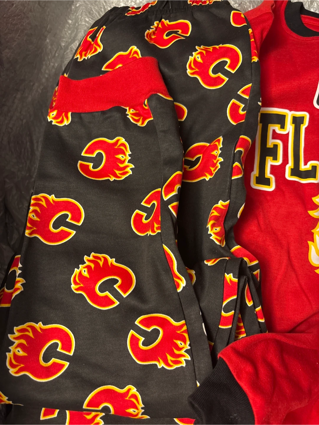NWOT Calgary Flames Pajama Set - Size L/G (10/12) - photo 3