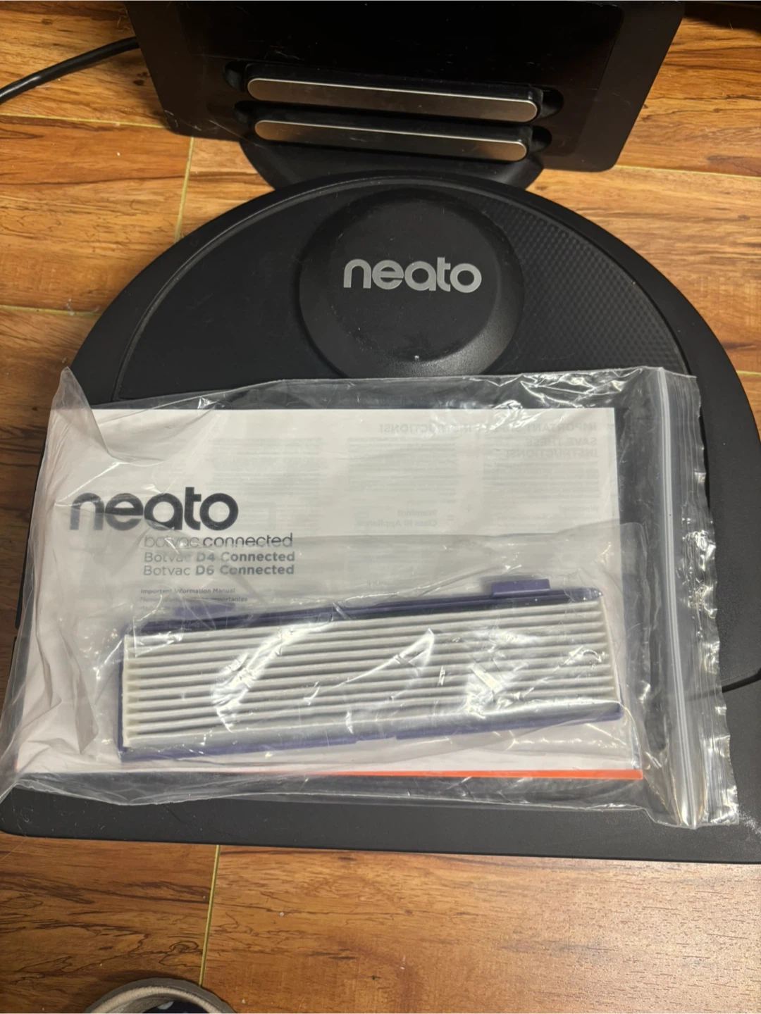 Neato d4 robot vacuum with an extra filter - photo 2