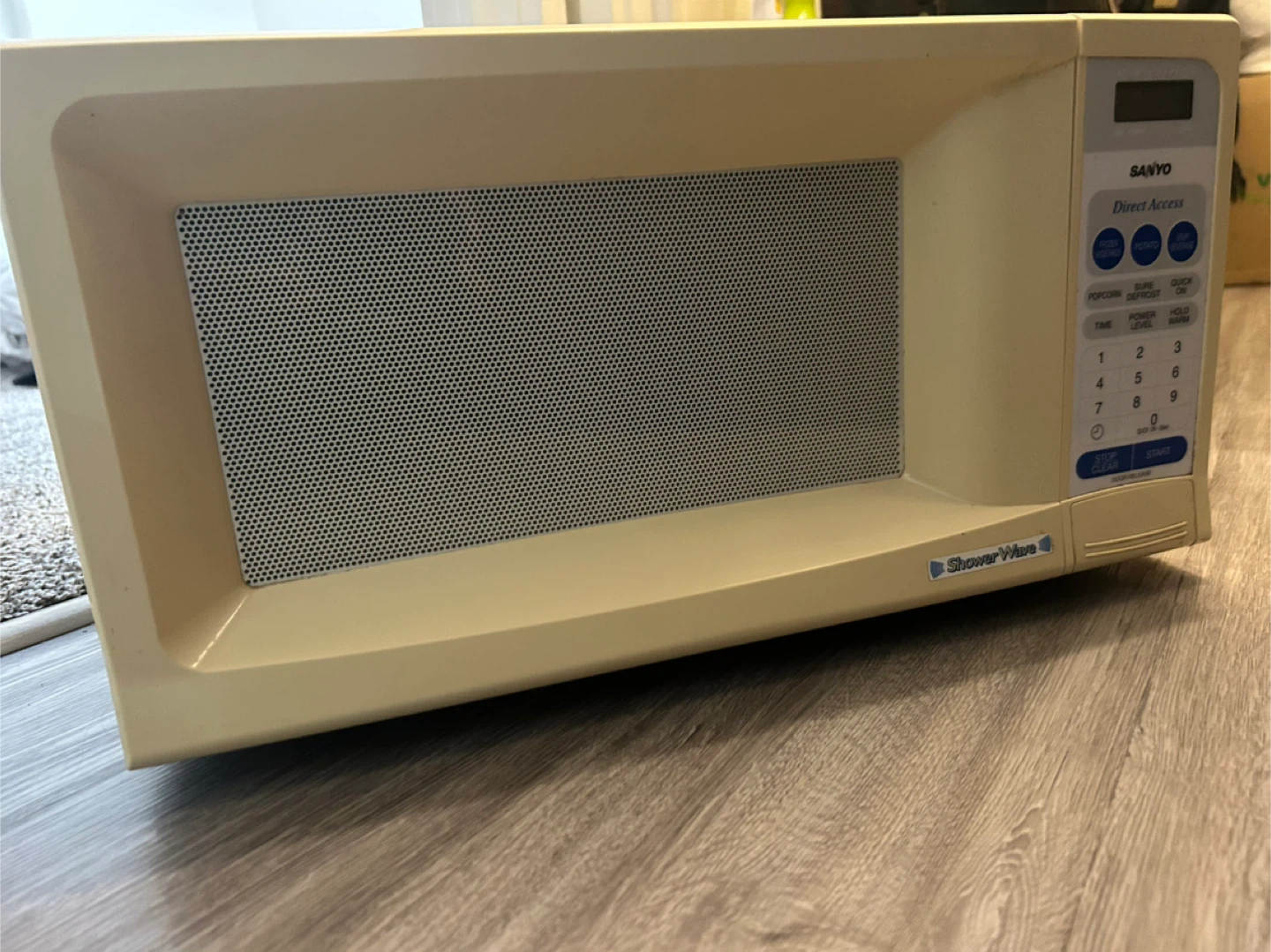 Sanyo Direct Access Microwave Oven