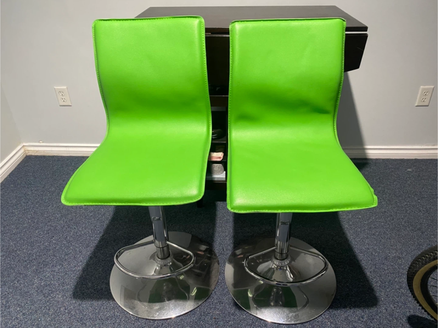 Set of 2 Bright Green Bar Stools