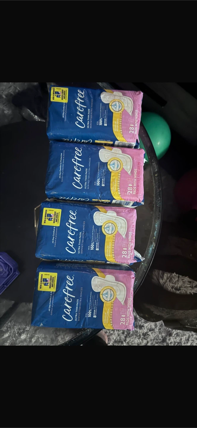 Carefree Ultra Thin Pads with Wings - Pack of 4