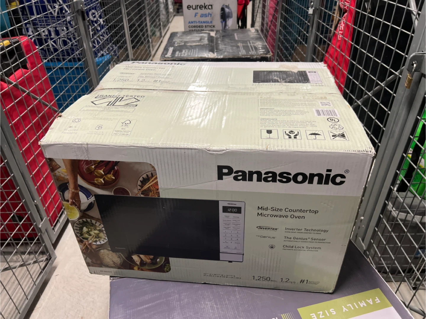 Panasonic Mid-Size Countertop Microwave Oven - photo 2
