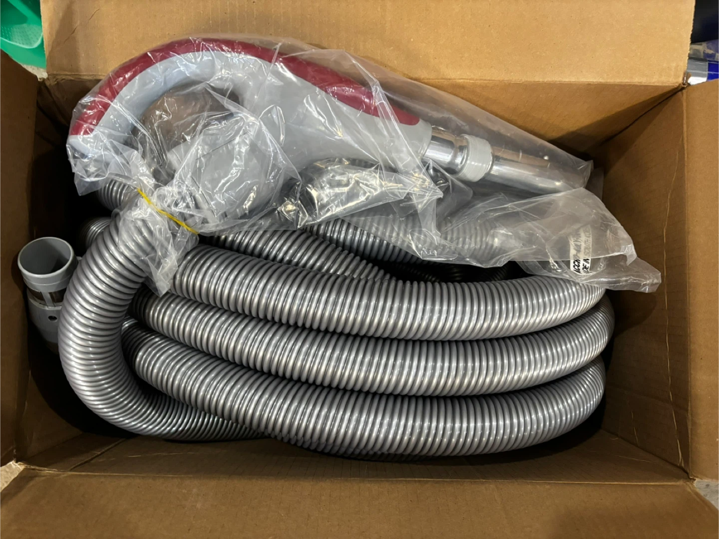Vacuum Cleaner Hose and Handle Assembly