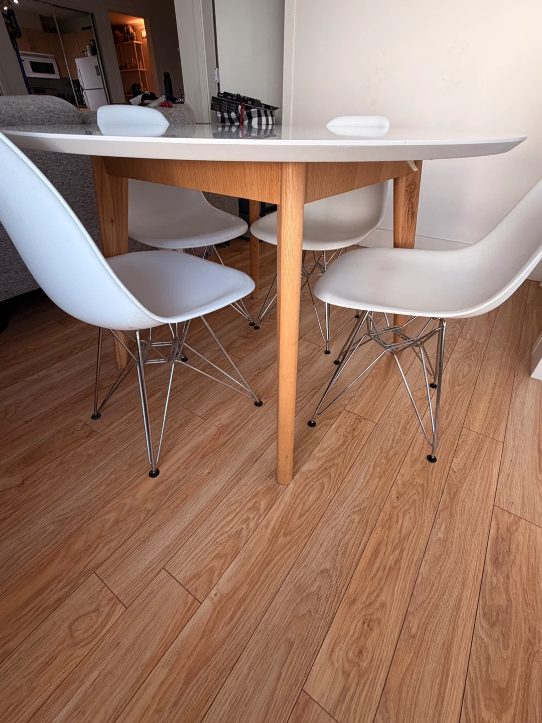 Round Dining Table with 4 Chairs