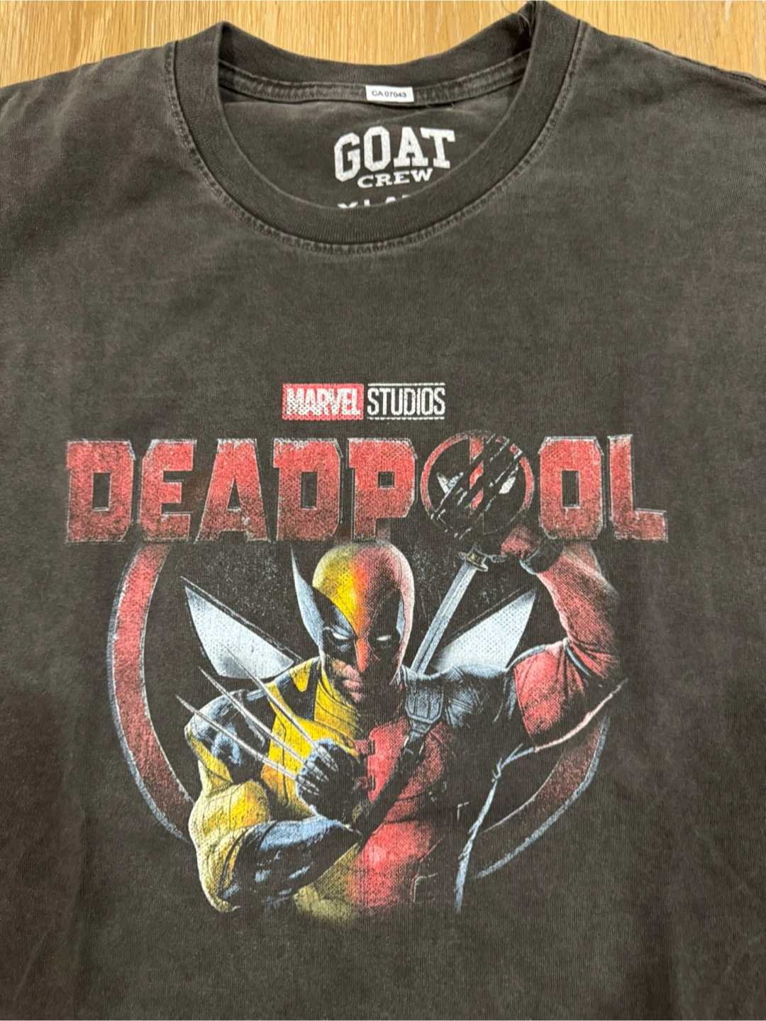 Marvel Deadpool vs Wolverine Mens T-Shirt - photo 2