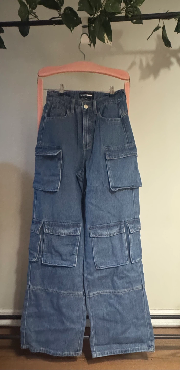 Fashion Nova Wide Leg Cargo Jeans