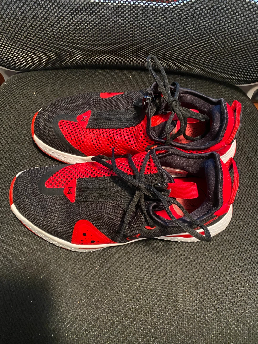 Like new red,black and grey Nike air shoes - photo 4