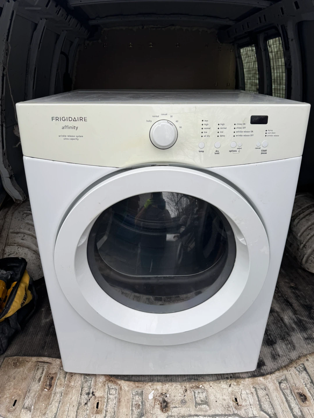 27” Frigidaire electric washer dryer - photo 2