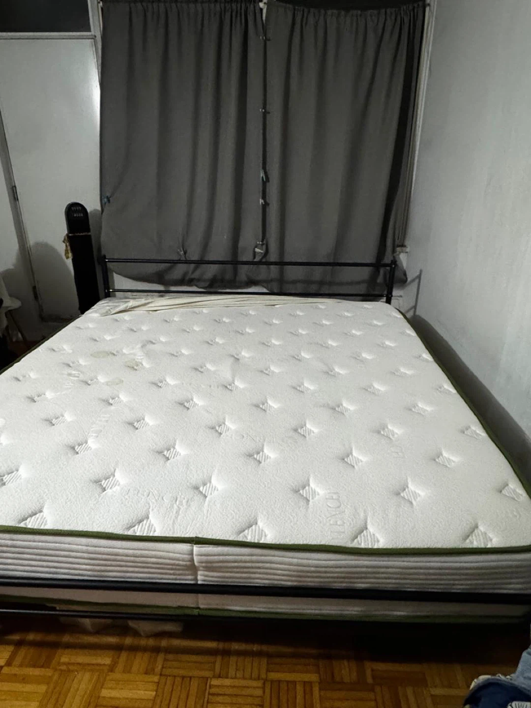 🔥 Like-New King Bed Set (Crystii Mattress + Zinus Frame) !