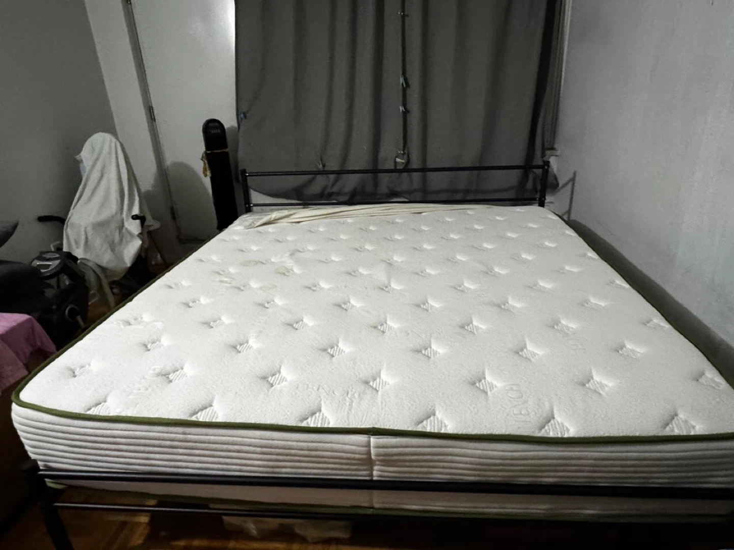 🔥 Like-New King Bed Set (Crystii Mattress + Zinus Frame) ! - photo 2