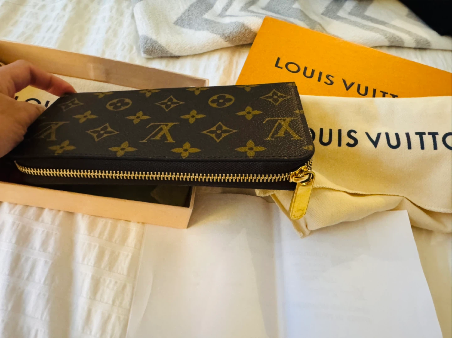 Authentic Louis Vuitton Monogram Zip Around Wallet - photo 4