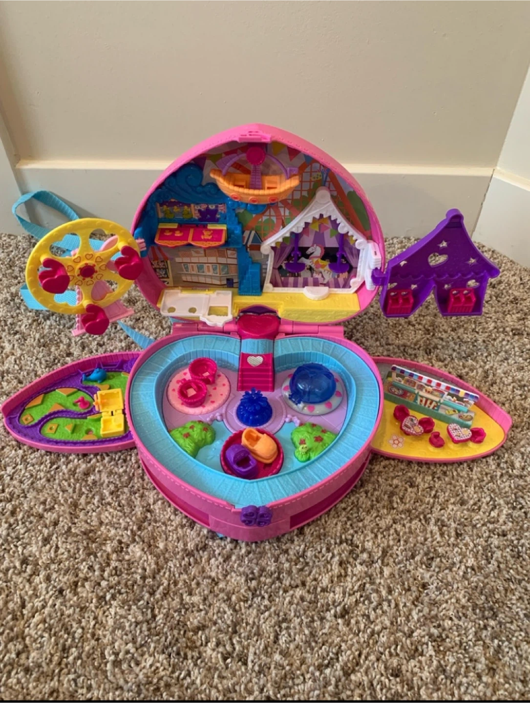 Polly Pocket Heart Compact Playset