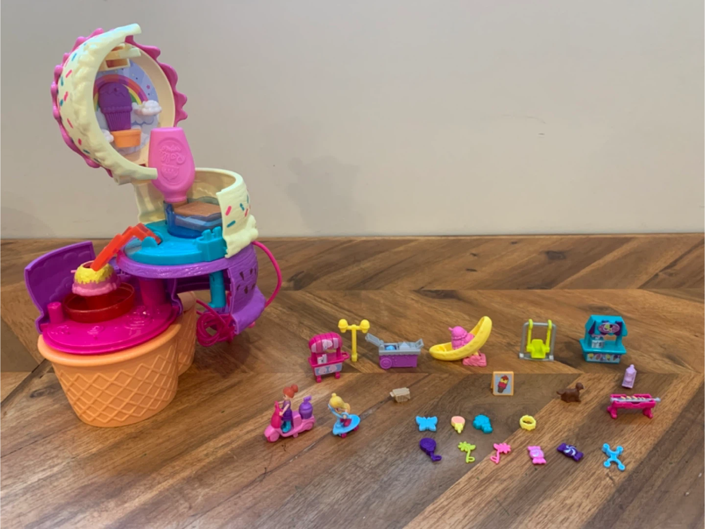 Polly Pocket Ice Cream Sweet Surprise Compact Playset