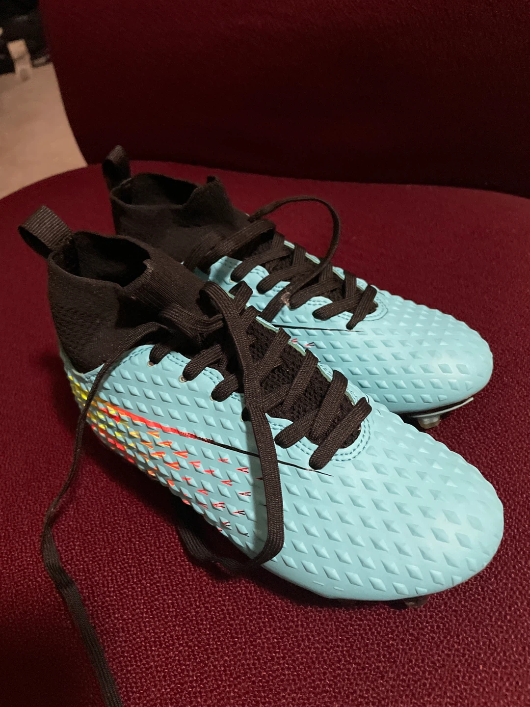 Youth Soccer Cleats - Size 32