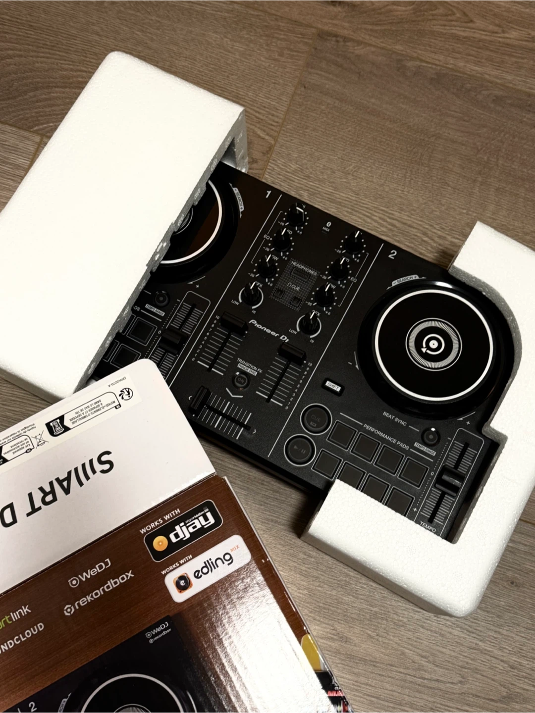 Pioneer DJ DDJ-200 Smart DJ Controller - photo 2