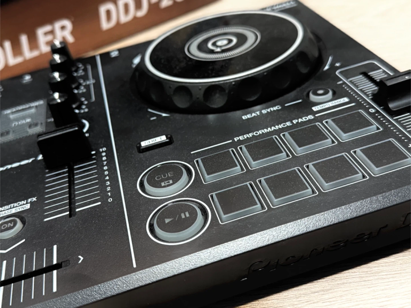 Pioneer DJ DDJ-200 Smart DJ Controller - photo 4