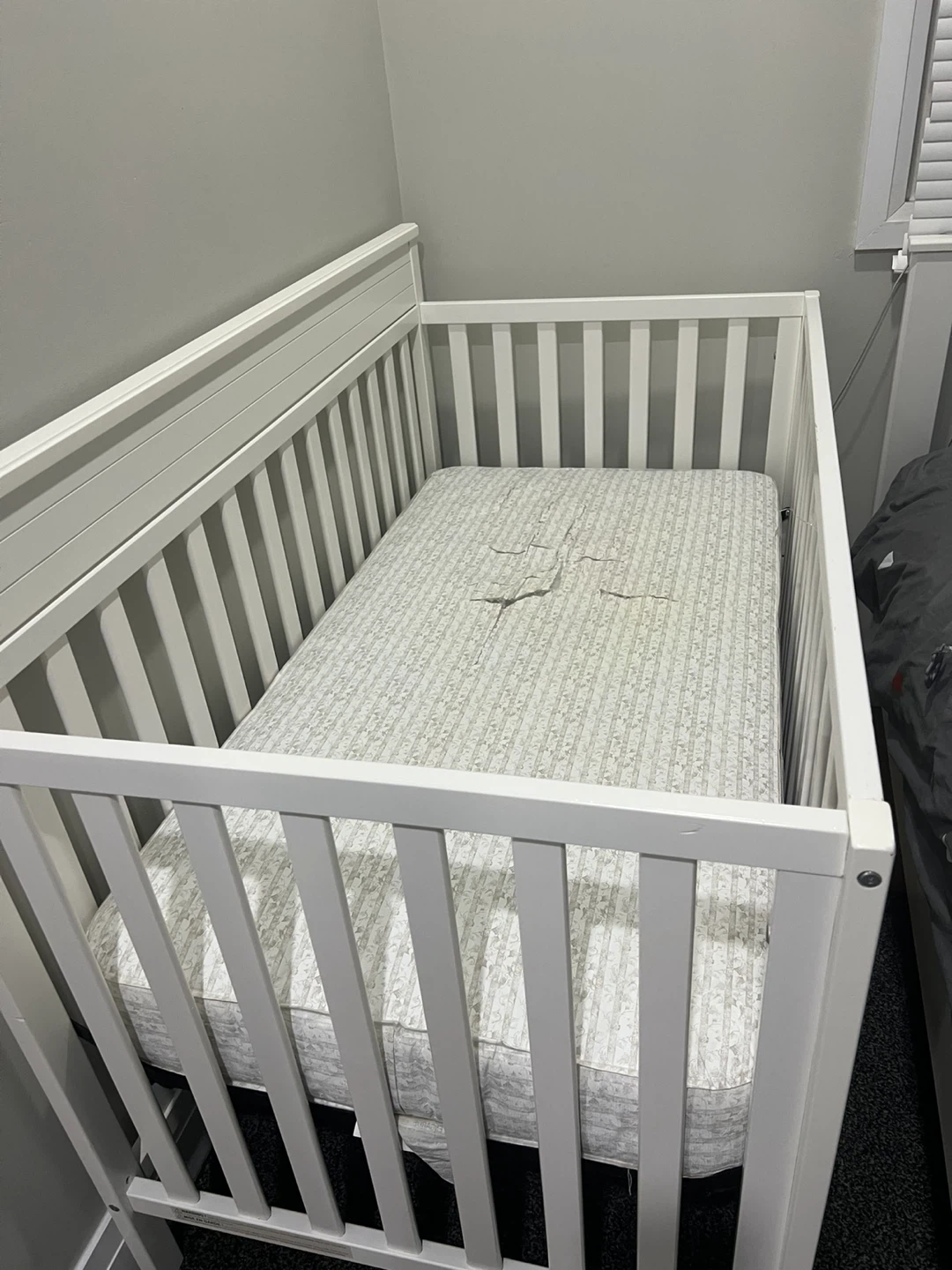 White Baby Crib with Mattress - photo 5