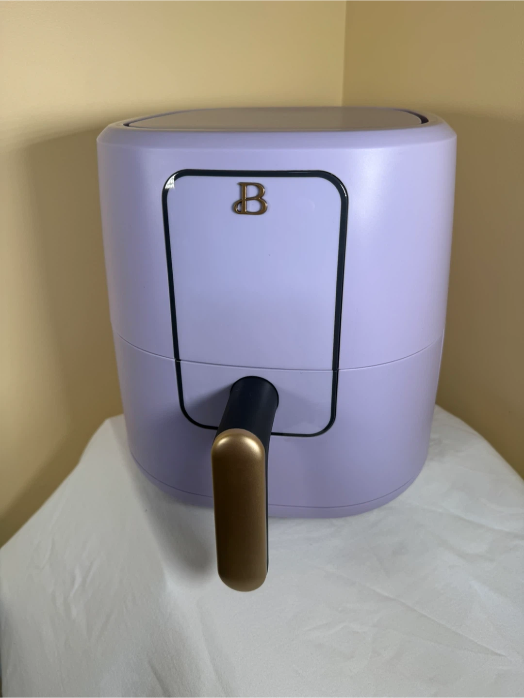 Beautiful 3QT Air Fryer with Touch-Activated Display - photo 2