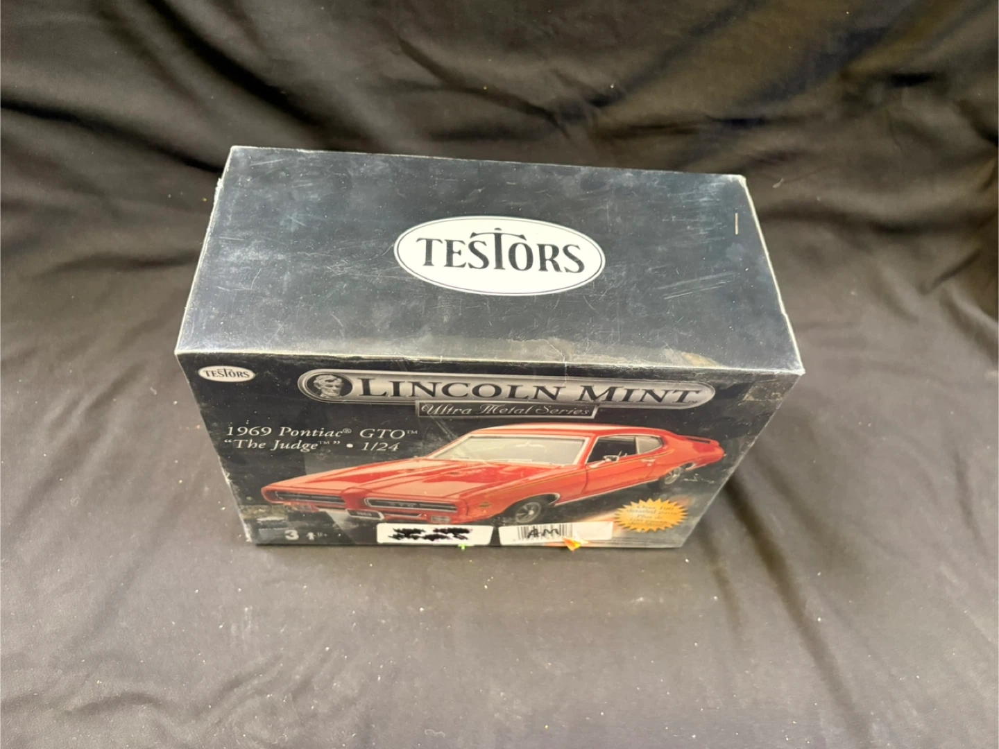 Testors Lincoln Mint 1969 Pontiac GTO "The Judge" Model Kit - photo 2