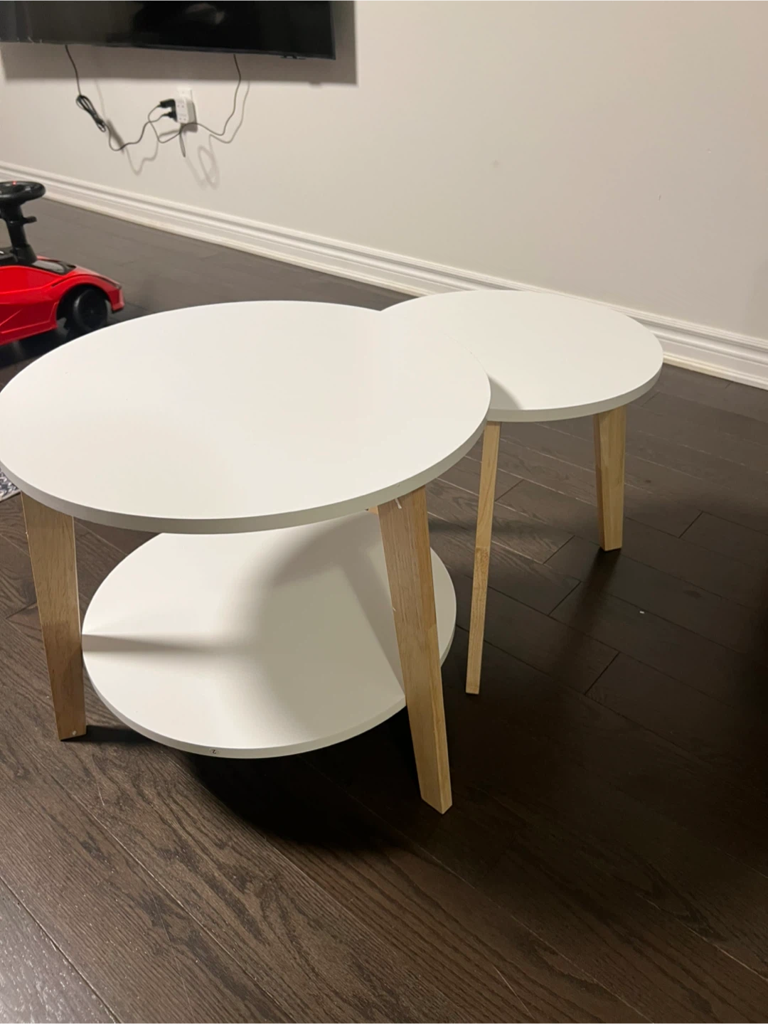 White Round Nesting Coffee Tables - photo 2