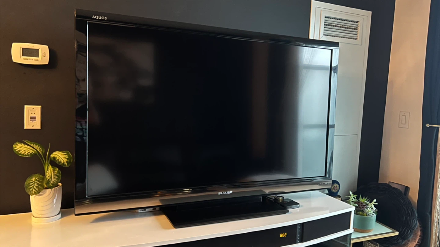 60INCH Sharp AQUOS LC60E77UN 1080p 120Hz LCD HDTV - photo 3