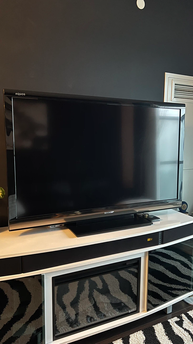 60INCH Sharp AQUOS LC60E77UN 1080p 120Hz LCD HDTV - photo 2