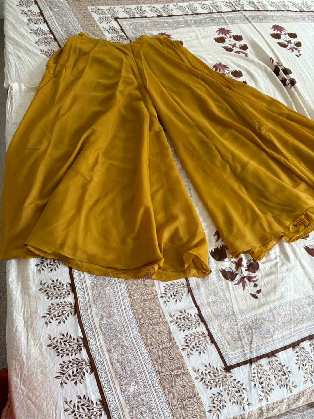 Yellow embroidered Sharara suit with dupatta - photo 4