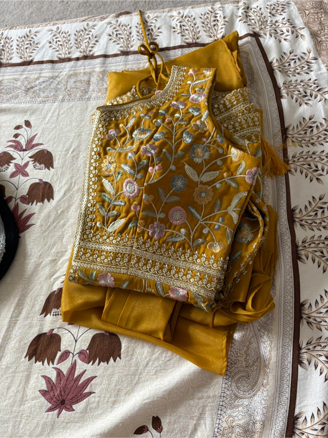 Yellow embroidered Sharara suit with dupatta - photo 3