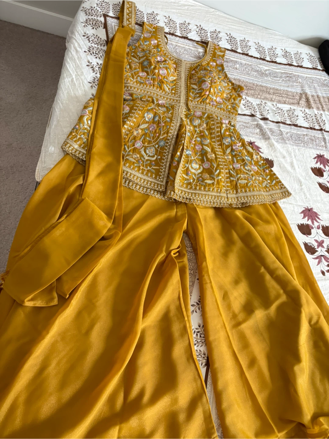 Yellow embroidered Sharara suit with dupatta - photo 2
