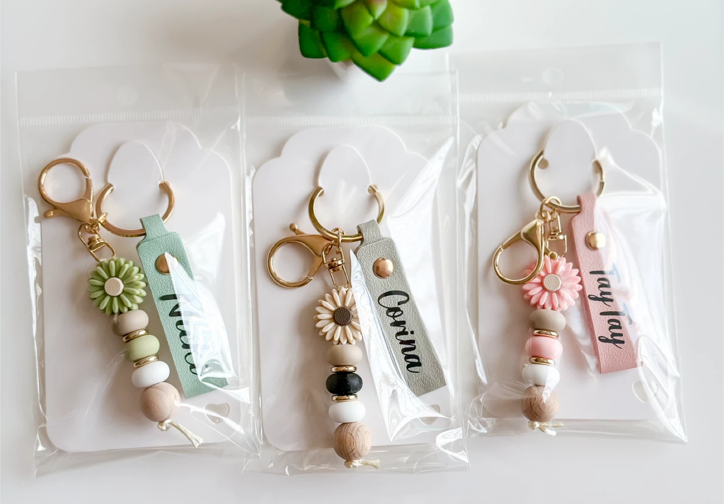 Personalized Daisy Beaded Keychain - photo 2