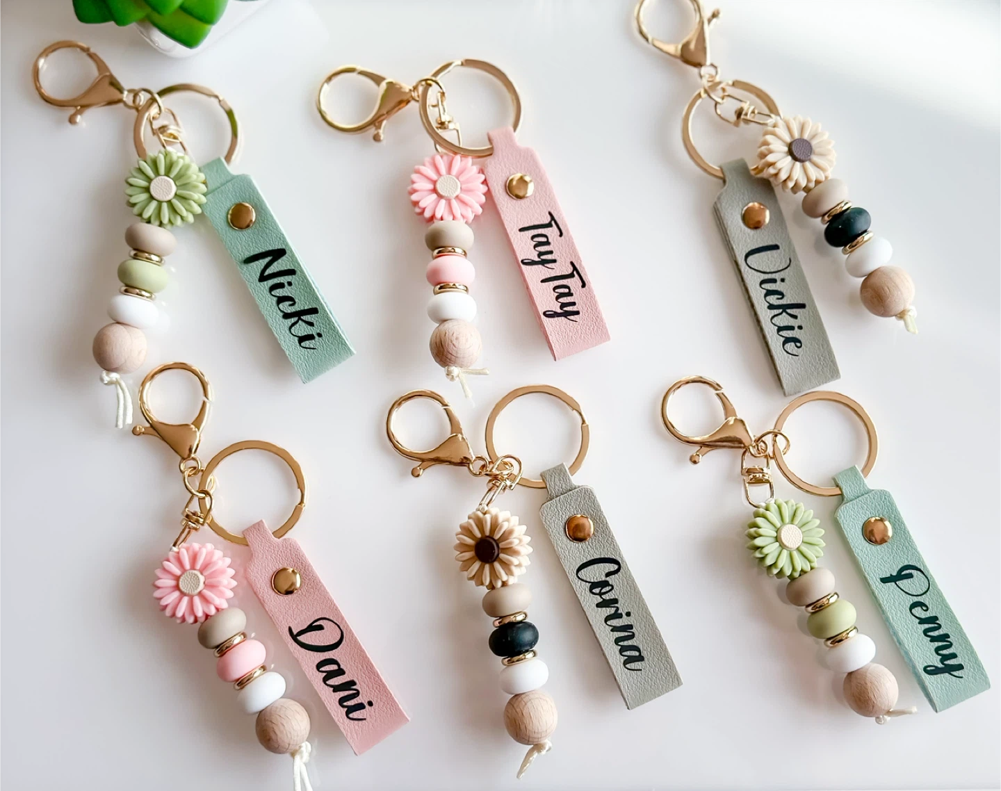 Personalized Daisy Beaded Keychain
