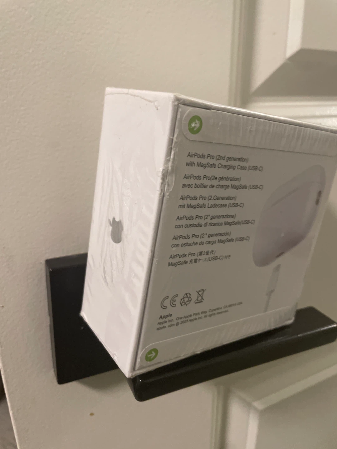 Apple AirPods Pro (2nd generation) with MagSafe Charging Case - photo 3