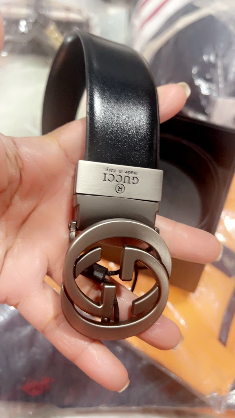 Gucci Black Leather Reversible Belt with GG Buckle