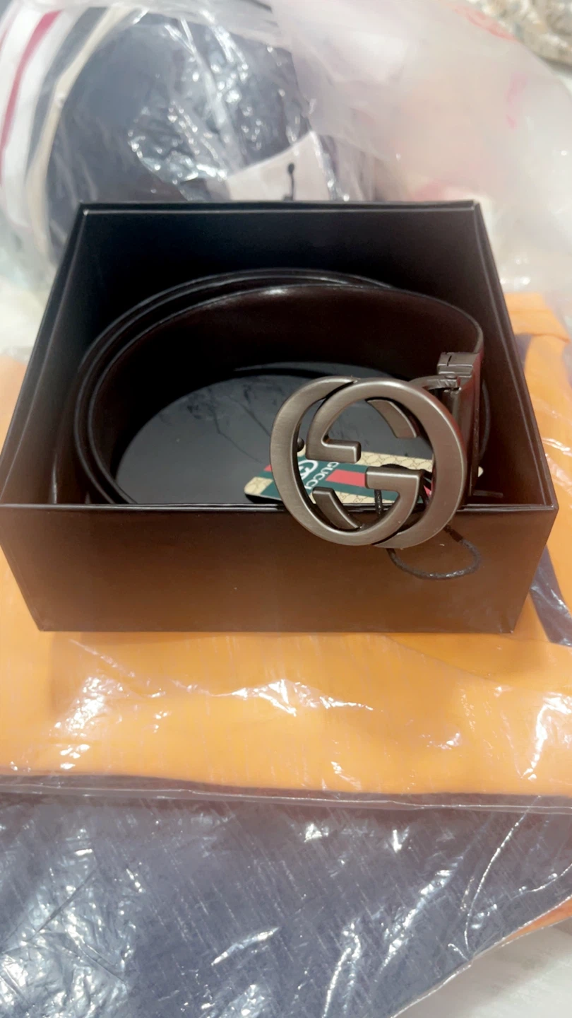 Gucci Black Leather Reversible Belt with GG Buckle - photo 2