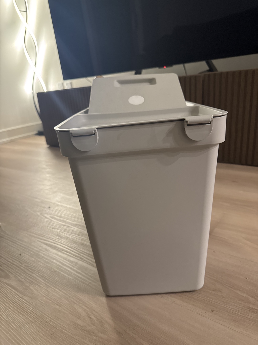 Small Storage Bin with Lid (Clean – Used for Flour Storage)