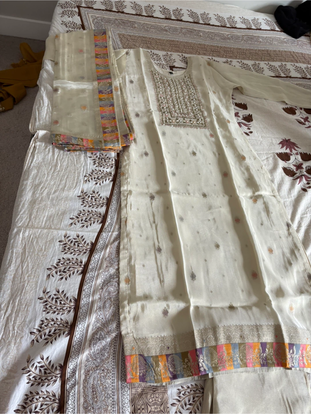 Cream Embroidered Kurti with Dupatta and Pants - Size M - photo 3