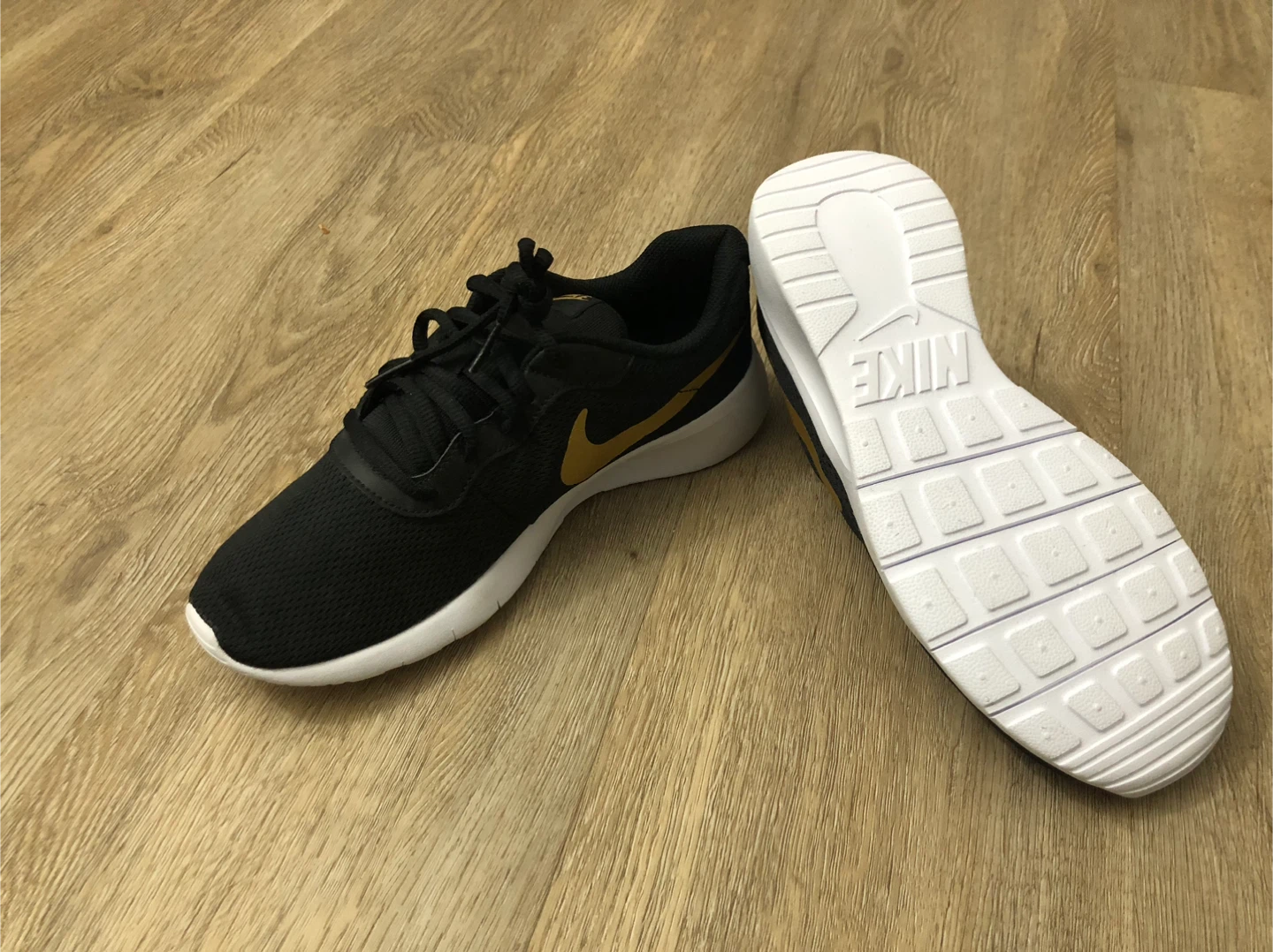Brand new! Nike Tanjun sneakers - photo 2