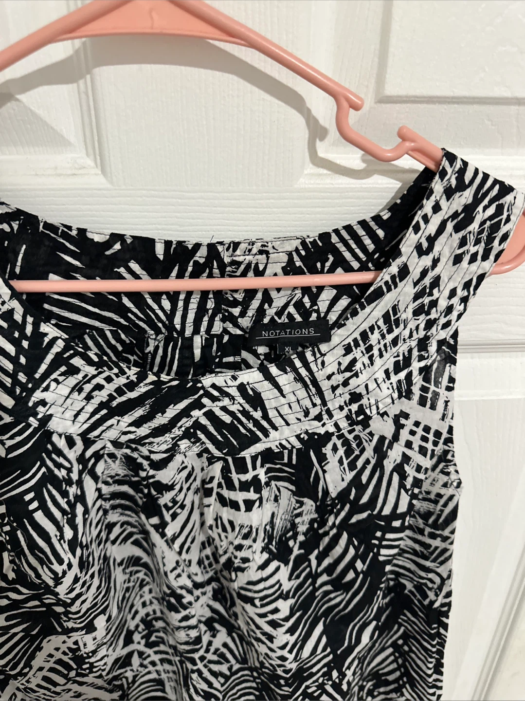 Notations Black and White Leaf Print Sleeveless Top XL - photo 4
