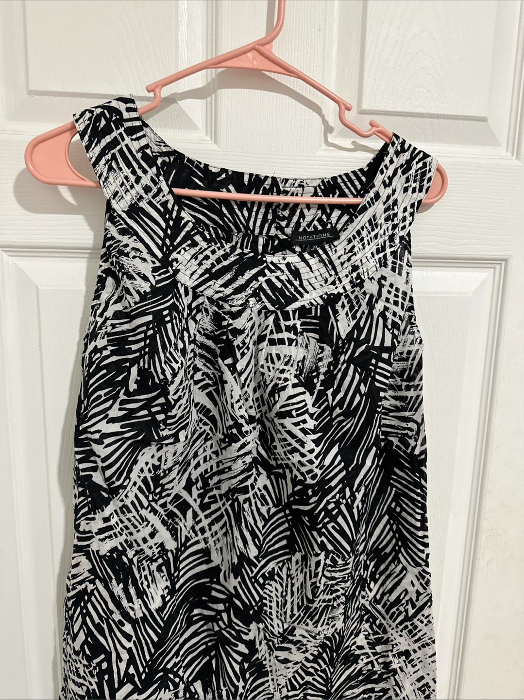 Notations Black and White Leaf Print Sleeveless Top XL