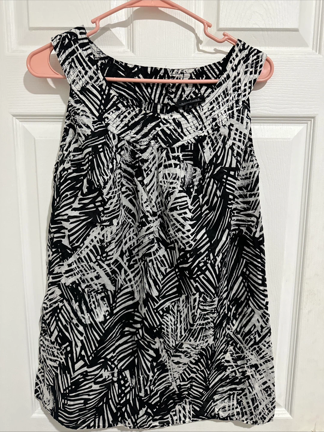 Notations Black and White Leaf Print Sleeveless Top XL - photo 2
