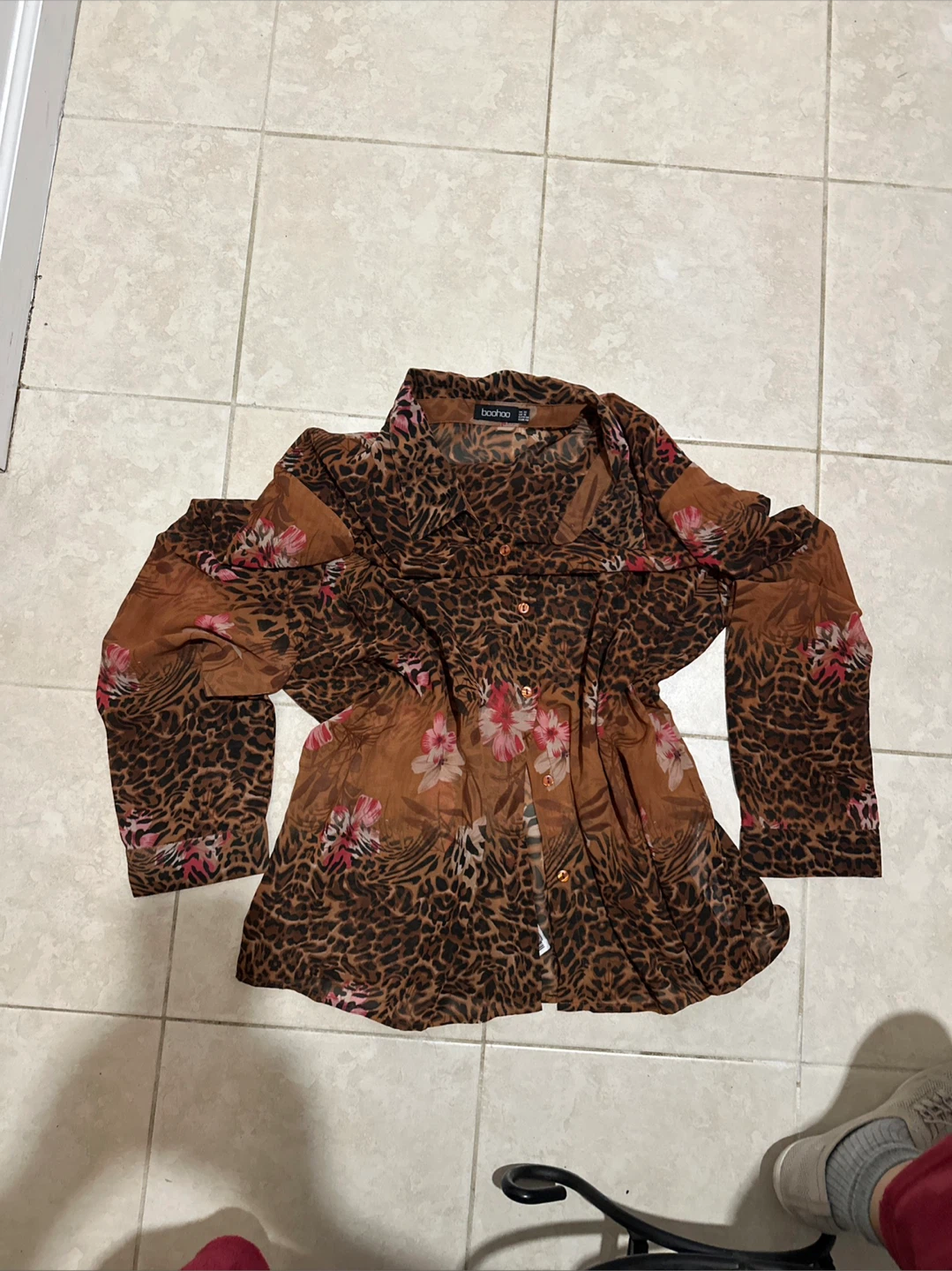 Boohoo Brown Leopard Print Floral Sheer Button-Up Shirt - photo 3