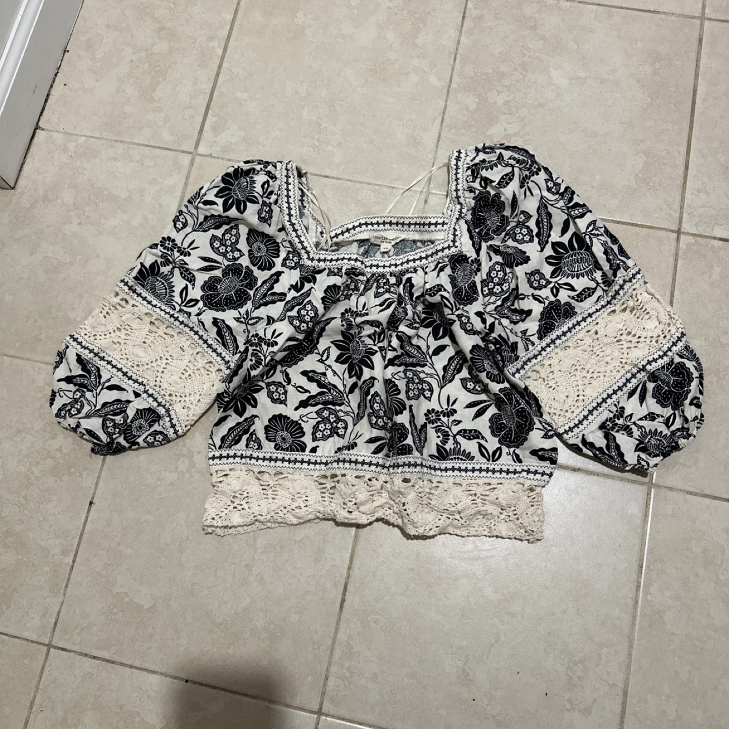 Christian Siriano Black & White Floral Print Square Neck Top XS - photo 3