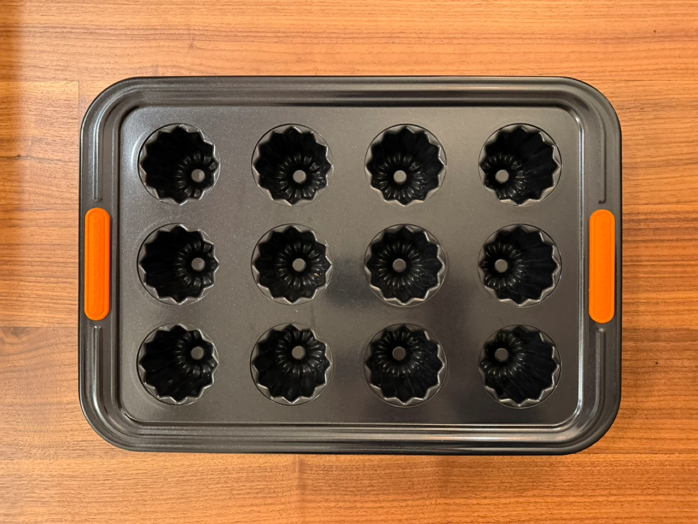 Le Creuset 12pcs Canelé baking mold