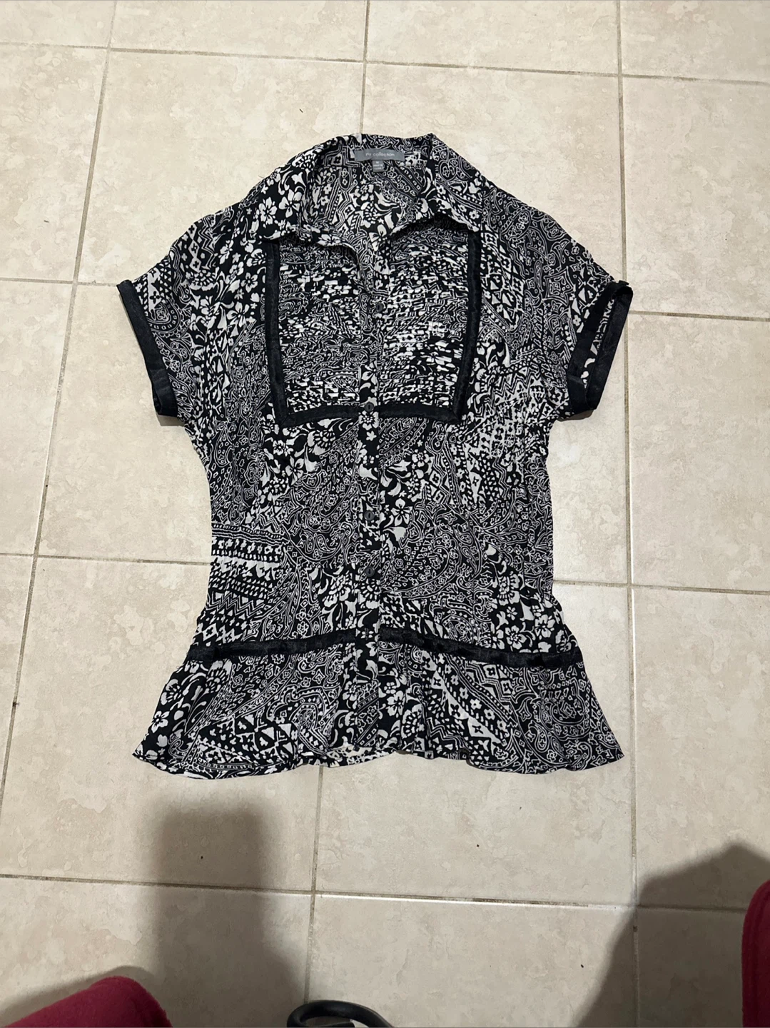 Womens Black & White Patterned Short Sleeve Button-Up Top