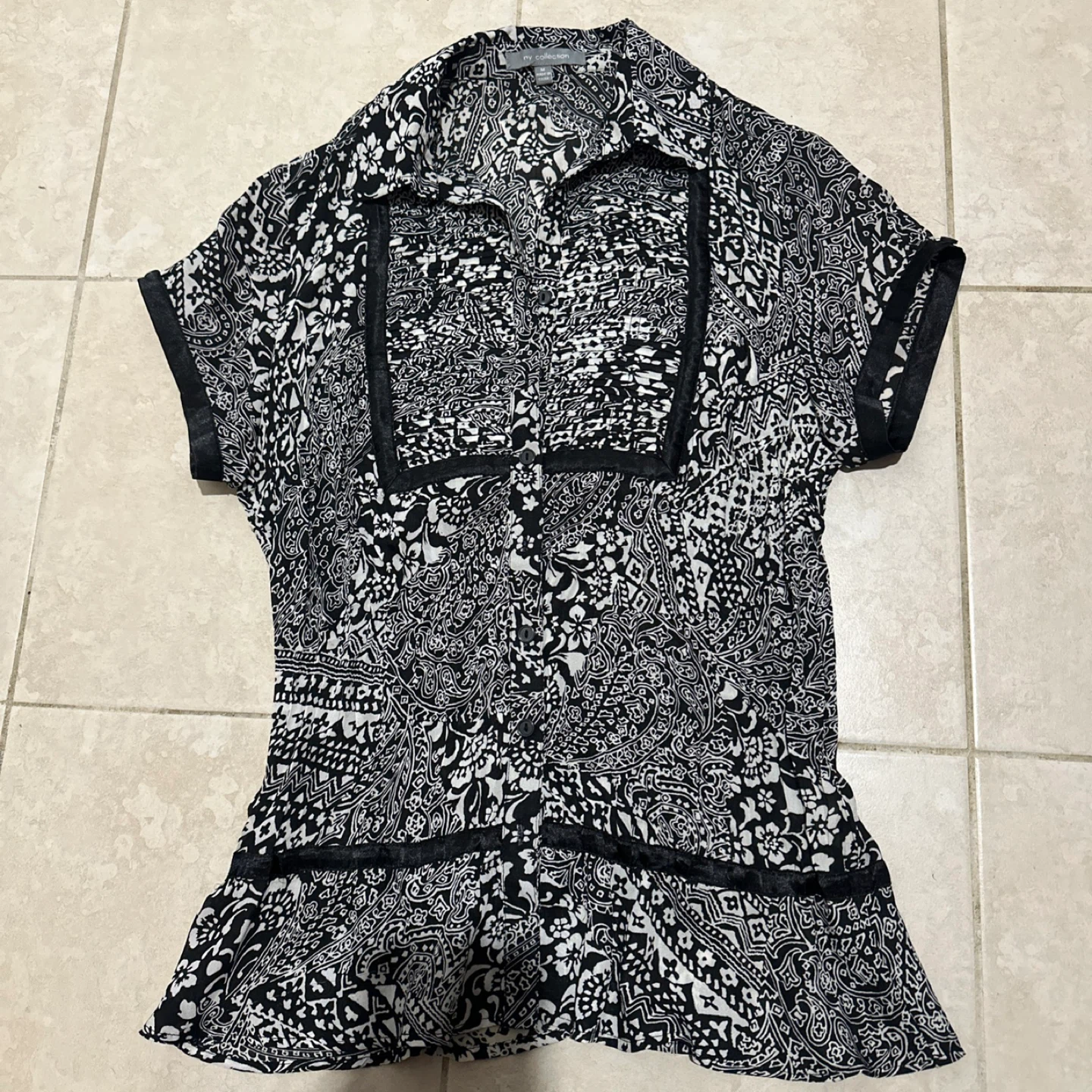 Womens Black & White Patterned Short Sleeve Button-Up Top - photo 2