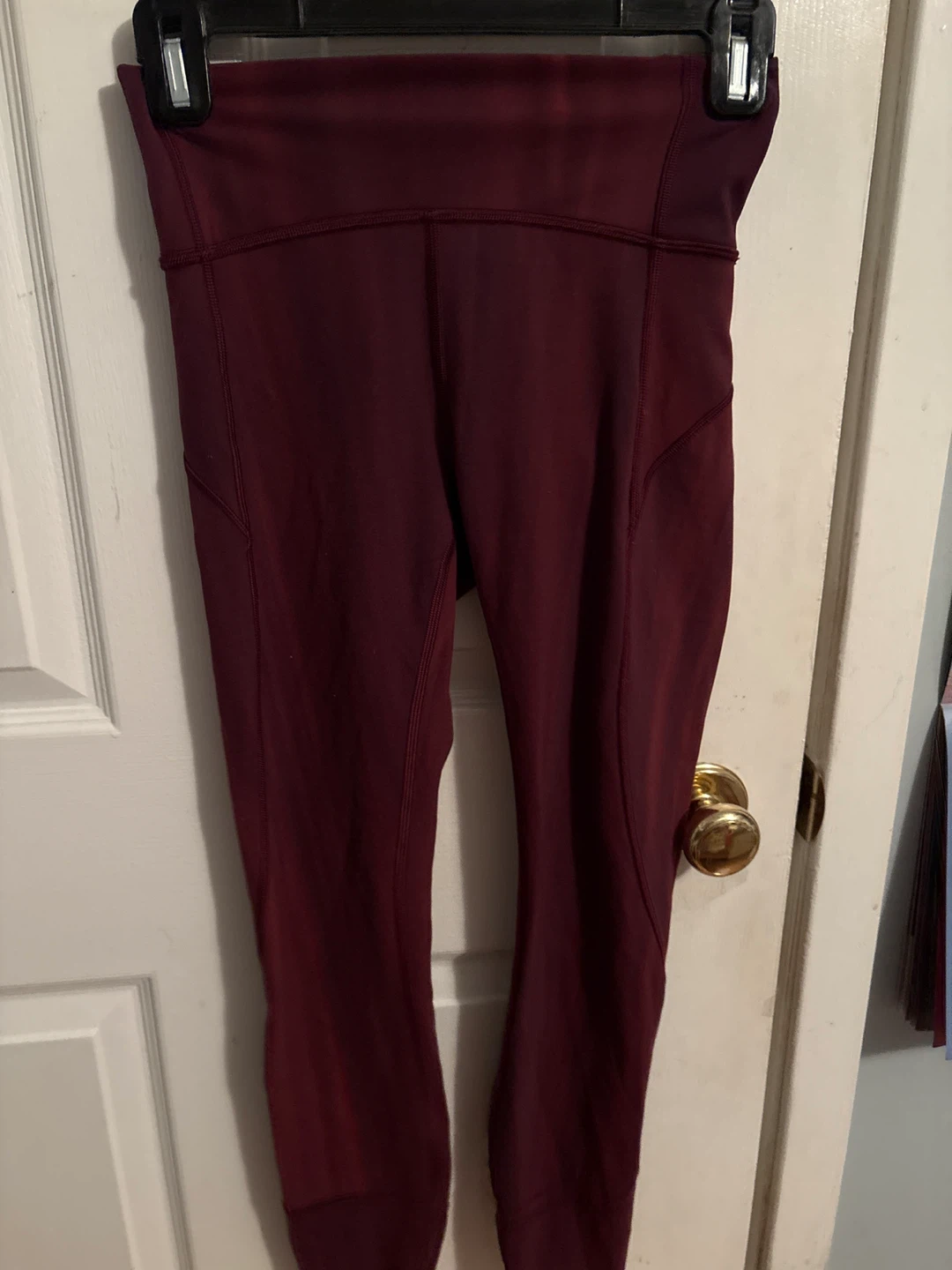 Lululemon linear spray dye white garnet movement size 4 tight 25